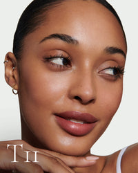 block The white pod packaging of Seamless Skin Enhancing Tint by Lisa Eldridge